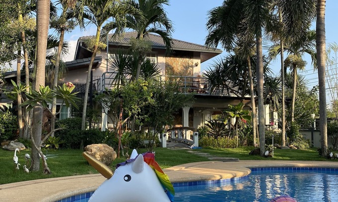 Na Chom Thian Villa | Lets Chill Pool Villa Najomtien Sattahip