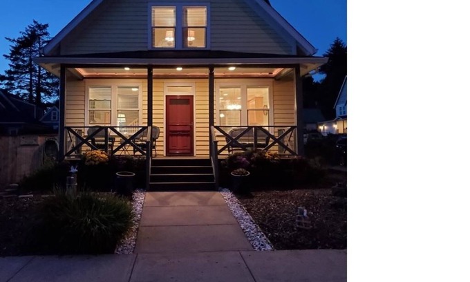 Nelscott House | LETTE'S COTTAGE. Sleeps 10 comfortably located in the beautiful Nelscott dist.