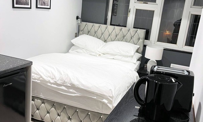 Rayners Lane Apartment | Letzi private en-suite, North Harrow.