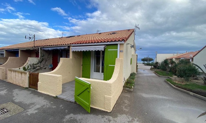 Leucate House | Leucate, maison dans village naturiste Eden à 50 m de la plage, 4 personnes