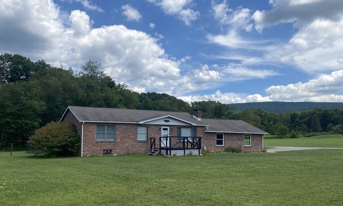 Champion House | Level Laurel highlands house on 5 acres!