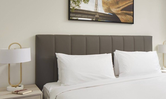 South Lake Union Hotel | Level Seattle- Deluxe Two Bedroom Suite