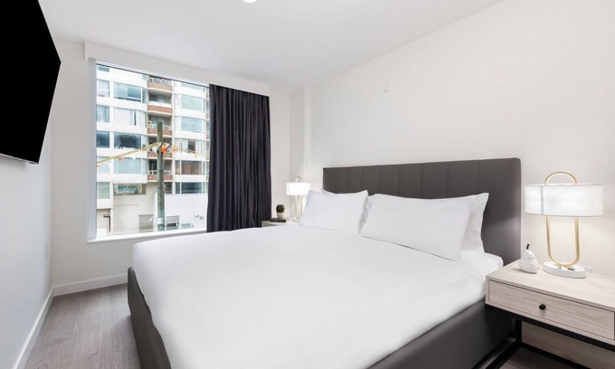 South Lake Union Hotel | Level Seattle- One Bedroom Suite plus Office