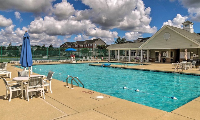 Villages of Five Points Condo | Lewes Condo w/Pool Access: 3 Mi to the Beach!