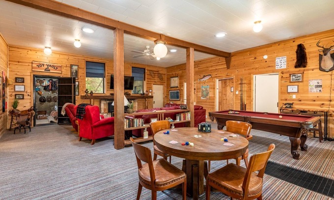 Sugar Pine House | Lewis Creek Hideaway- Hot Tub/EV/Pool Table/Historic!