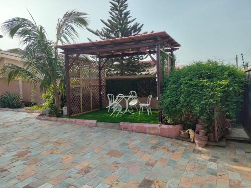 Accra Apartment | lewis & lawrenda (ddt)