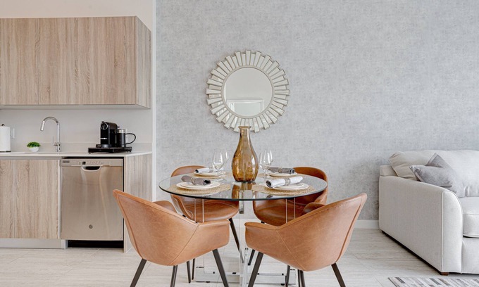 Edgewater Apartment | LG604 DESIGN DISTRICT, LUXURY GREAT VIEWS