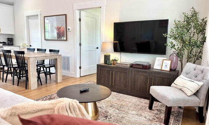 Lynchburg House | Liberty Cottage: 3BR/2BA w/Deck & Huge Backyard – Mins to Downtown, Mall, Eateries & Nature Trails