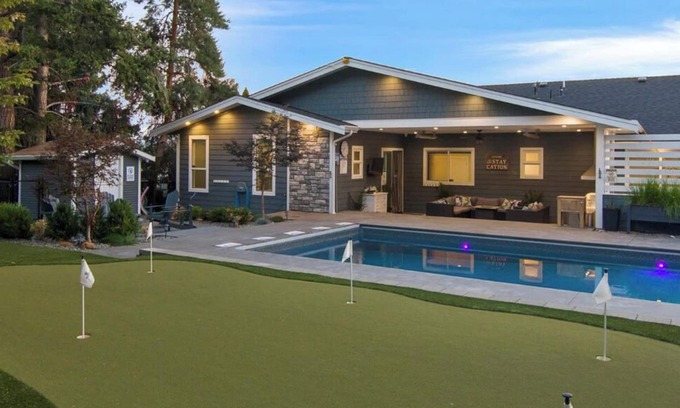Central Okanagan House | Licensed Lakeside with Pool, 6 bed, 5 bath full house