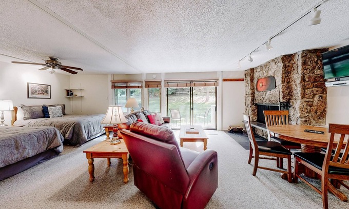 Snowmass Village Condo | Lichenhearth Condominiums | EL08