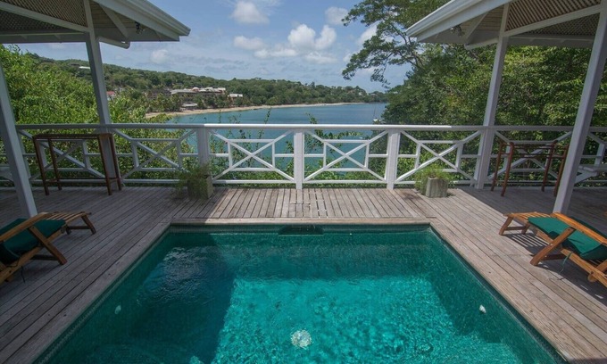 Black Rock House | Licorish by the Sea is splendidly set and secure!