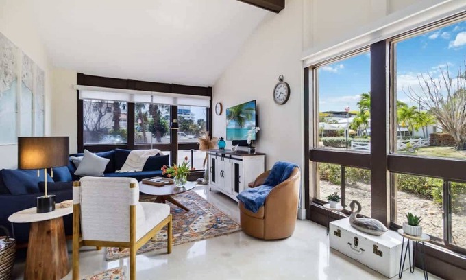 Sarasota House | Lido Beach Coastal Escape Near Beach