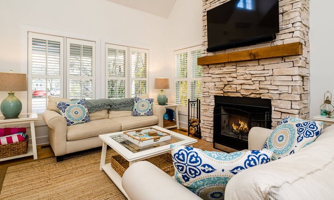 Union Pier Cottage | Lido Cottage - Gorgeous Union Pier Home, Private Hot Tub and Association Pool! 2