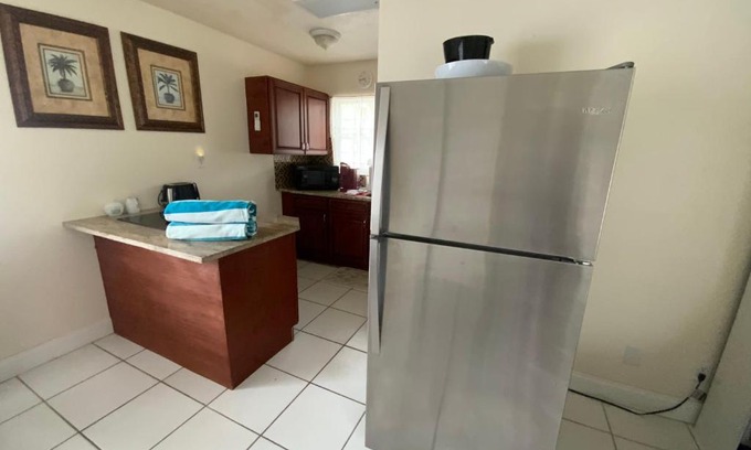 Sarasota Apartment | Lido Sunshine L, Steps to Lido Beach