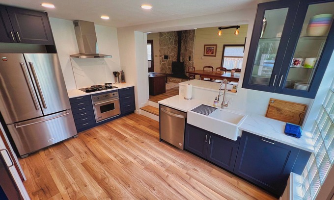 Old Town House | Lief's Adventure Haus - Walk to DT - Pet Friendly