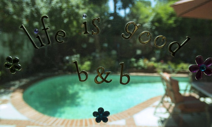 Sherman Oaks Bed & Breakfast | Life is Good Bed and Breakfast