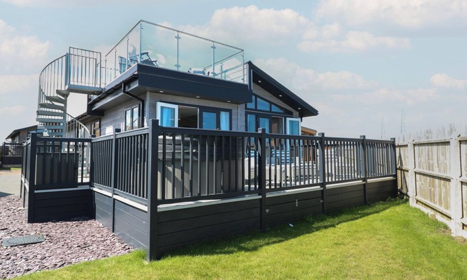 Bacton Cottage | LIFE'S A BEACH, pet friendly, country holiday cottage in Bacton