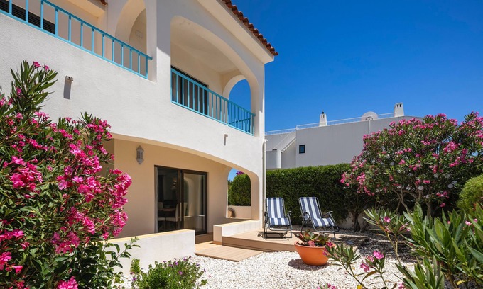 Carvoeiro Apartment | Light airy 2 Bed/2 Bath Luxury Apartment, 450M to Beach & Village. Pools