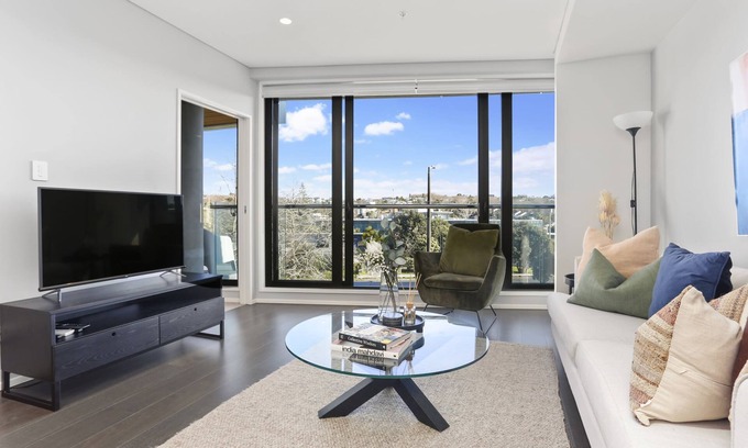 Auckland Central Business District Apartment | Light and Warm 1-Bedroom in Victoria Park