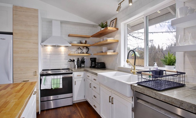 Bellingham House | Light & bright 3-bedroom family home on quiet culdesac close to lake and trails