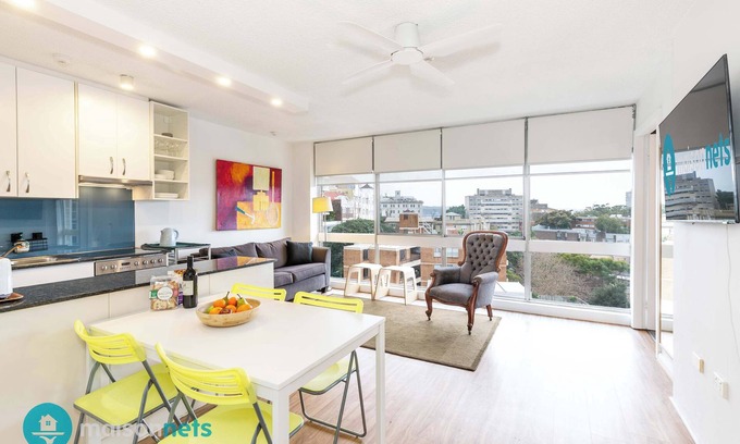 Elizabeth Bay Apartment | Light Filled 1BR Retreat with Car Park & Pool
