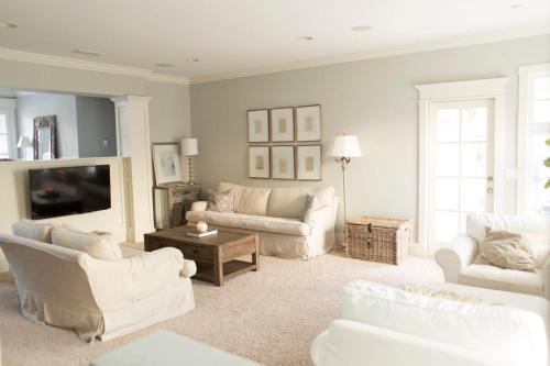 Norman House | Light-filled 6BR home near OU campus