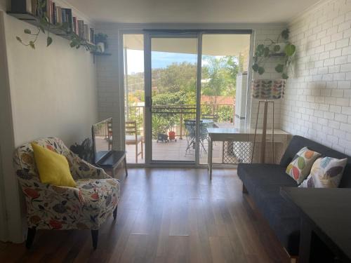 Forster Apartment | Light filled apartment near north one mile