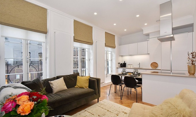 Mayfair Apartment | Light-Filled, Contemporary Retreat near The Ritz