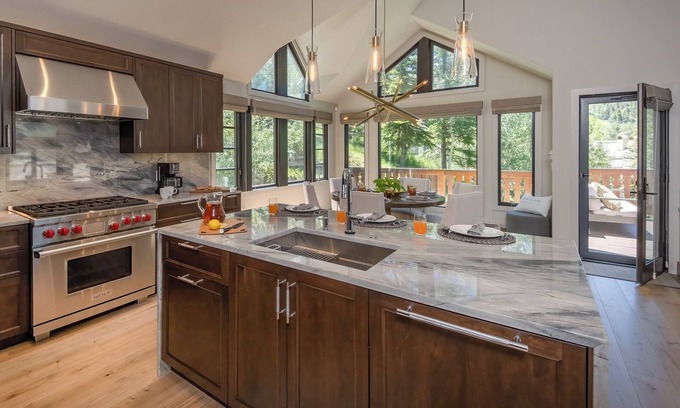 Highlands Townhomes House | Light-Filled + Stunning Views | Beacon Retreat