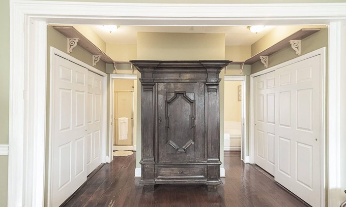 Bolivar House | Light Horse Inn: Suite 1