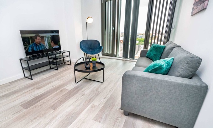 Bordesley Apartment | Light & Modern Central Birmingham 2 Bed Apartment