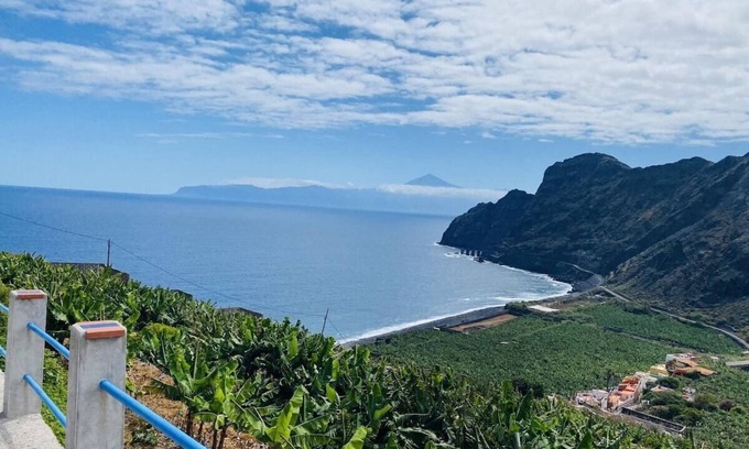 Hermigua House | Lightbooking Hermigua vista al mar y al Teide