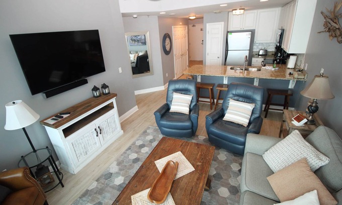Gulf Shores Condo | Lighthouse 910 - Perfect Spot in the Middle of the Building