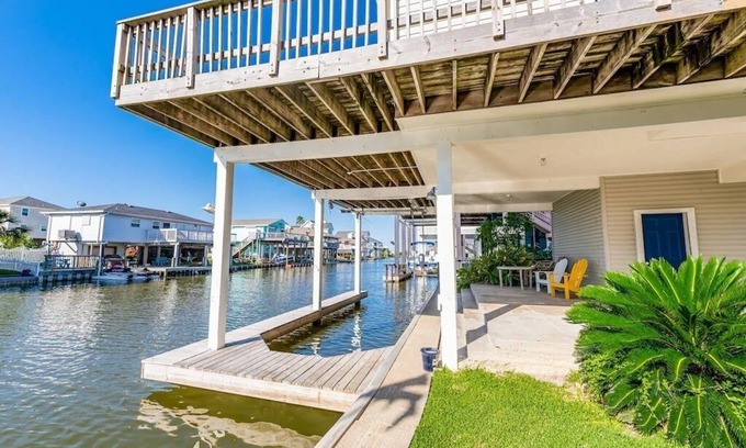 Terramar Beach House | Lighthouse: Canal-front house, fishing right off deck