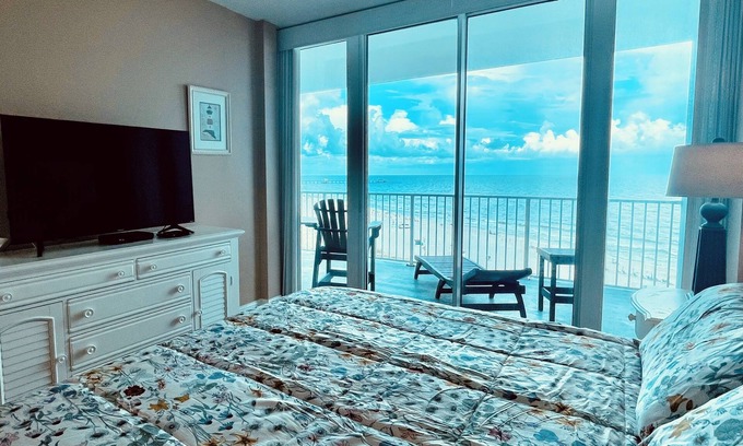 Ono Island Condo | Lighthouse Condo 717-King Bed, Queen Sleeper, Twin Bunk Beds, 2 bath, sleeps 6