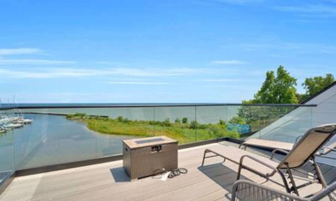 Port Sanilac House | Lighthouse Cove: Sleeps up to 10, 2 kitchens, swim spa