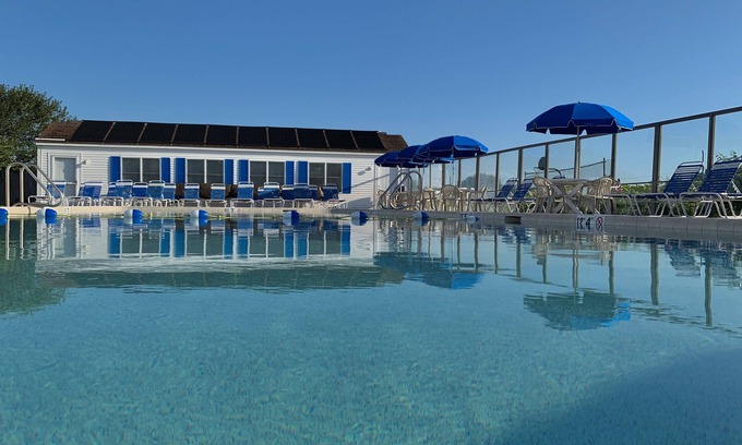 West Dennis Hotel | Lighthouse Inn