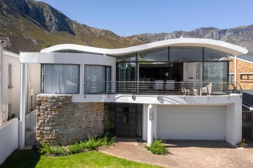Voelklip House | Lighthouse on Grotto