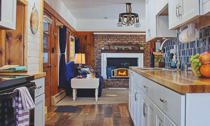 Curtis Township House | Lighthouse Point โ๏ธ๐ - 5 BR Lake House ๐ w/SUP & w/wi-fi!