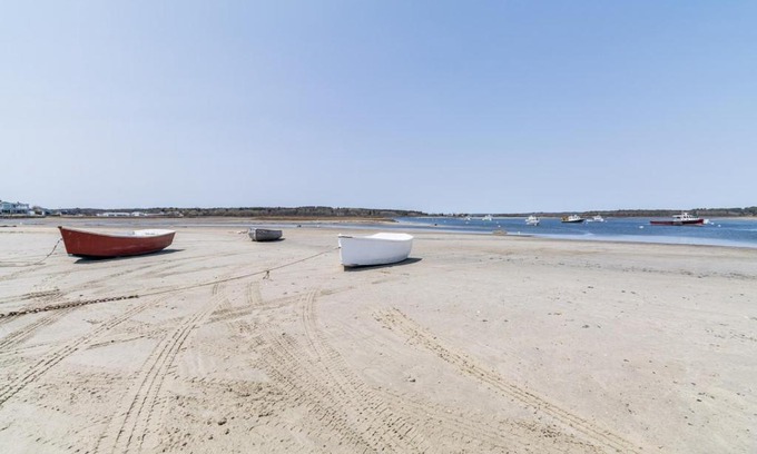 Pine Point Apartment | Lighthouse Suites at Pine Point