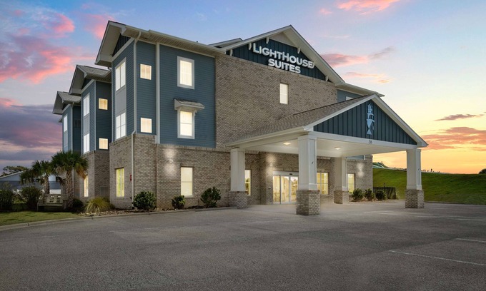 Emerald Isle Hotel | Lighthouse Suites - Best Western Signature Collection