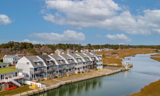 Chincoteague House | Lighthouse Pointe - Spectacular Waterfront on Chincoteague Island!