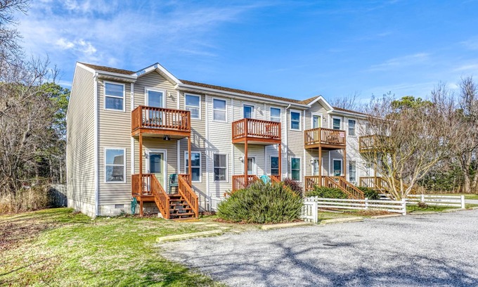 Chincoteague House | Lighthouse Estates 8 - Water views; Shared pool!