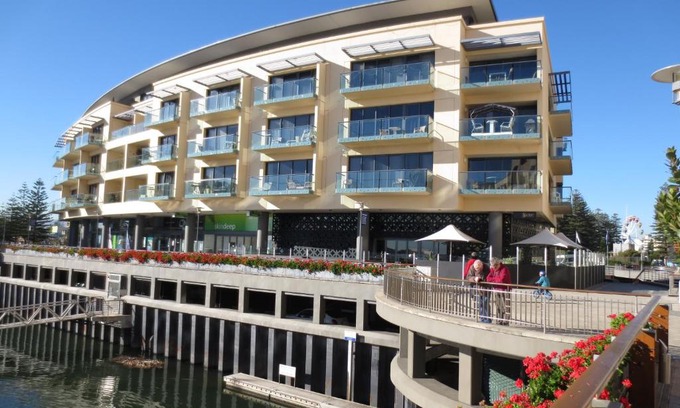 Glenelg Apartment | Lights Landing Apartments