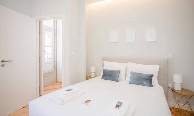 Centro / Baixa Apartment | Liiiving in Porto - Aliados Stone Apartment