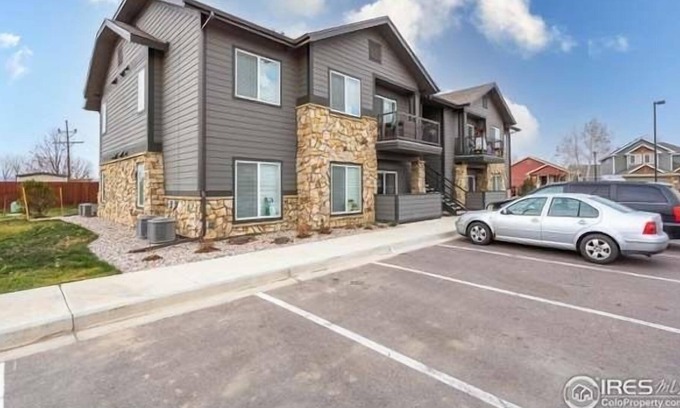 Windsor Condo | Like new 1st floor condo!