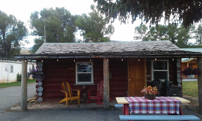 Dubois Cabin | Lil' Cabin On The WInd - Dubois- Close to Yellowstone- on the Wind River