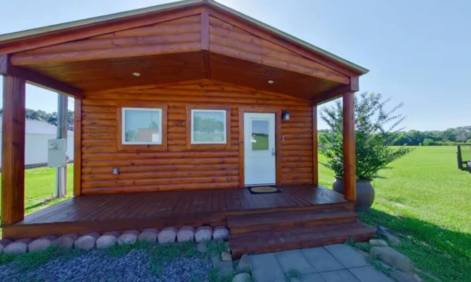 Caddo Gap Cabin | Lil Caddo Riverfront Cabin