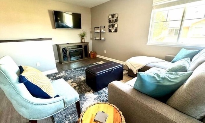 Mankato Condo | "Lil' Castle Pines" - Cozy 1-bedroom loft in quiet neighborhood!