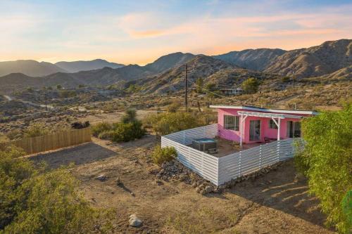 Morongo Valley House | Lil Pink - Million Dollar Views on 2 acres!